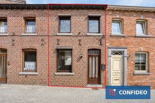 Deze op te frissen stadswoning biedt een slimme en functionele indeling en vormt de ideale basis voor wie op zoek is naar een comfortabele...