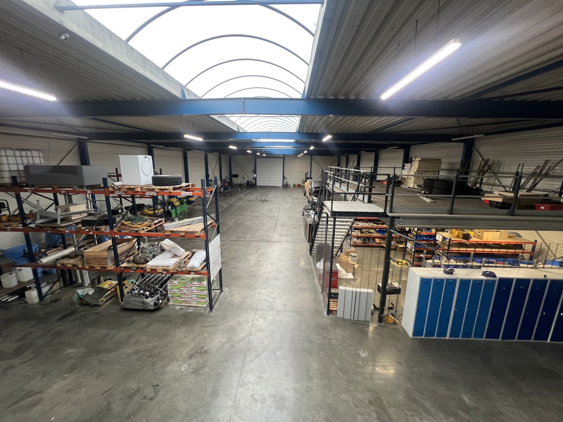 Bedrijfsgebouw met verhard buitenterrein         - foto 4