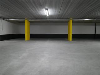 Op wandelafstand van het Stefaniaplein en de Louisalaan. Overdekte PARKEERPLAATS gelegen op verdieping -2 van een recent gebouw met automatische...