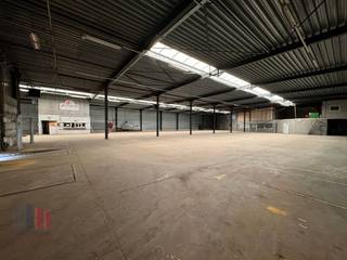 Multifunctioneel bedrijfsgebouw bestaande uit magazijn/atelier/werkplaats (1.845 m²) in combinatie met kantoren (200 m²) en een polyvalente ruimte...