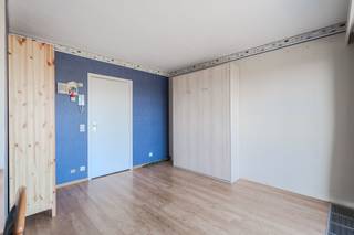 Deze studio is gelegen op de Zeedijk 275 in Middelkerke, in residentie The Manager, een verzorgd appartementsgebouw met prachtig en uniek gemeenschappelijk zwembad met zicht op zee. De ligging combineert het leven aan zee met een rustige oriëntatie aan de achterzijde, waar u geniet van open zicht op het hinterland.<br /><br />De studio beschikt over een praktische indeling met een lichtrijke leefruimte en grote raampartijen die zorgen voor een aangenaam ruimtegevoel. Vanuit de woonruimte heeft u een vrij uitzicht richting het hinterland, wat zorgt voor extra rust en privacy met een zongericht terras.<br /><br />De residentie biedt bijkomende troeven zoals een zwembad en een verzorgde gemeenschappelijke infrastructuur, wat deze eigendom interessant maakt als tweede verblijf of investering aan de kust van Middelkerke.<br /><br />Voor meer informatie of een bezoek kunt u contact opnemen met Inti op inti@immofrancois.be<br /><br /> of 0499 74 89 74.<br /><br />
