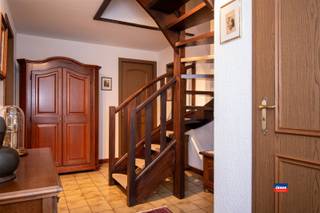 HOBOKEN - POLDERSTAD | ZEER VERZORGDE HALF-OPEN BEL-ETAGE MET 3 SLAAPKAMERS EN MOOIE TUIN OP EEN TOTALE OPPERVLAKTE VAN 281m² | EPC B | Deze...