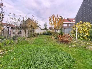 Discover this centrally located 230 m² building plot in the heart of Liedekerke.The plot has a width of 15 m and a depth of 19.53 m.According to...