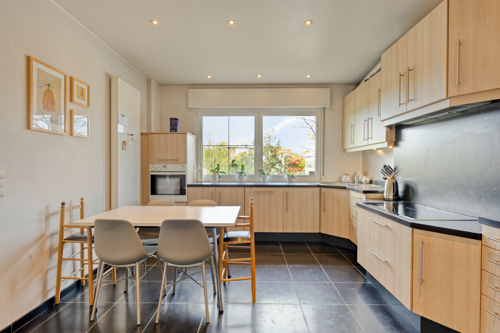 Halfopen bebouwing met 4 slaapkamers en bureau, ruime garage, kelder en zolder in Holsbeek! - EPC 161 kWh/m² - bewoonbare opp. 288 m² - foto 4