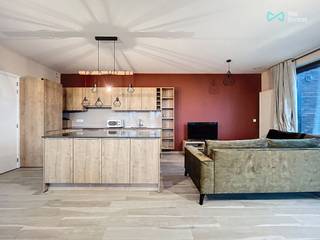 MAIL: clara.jacquy@weinvest.be Tel: 0456 12 69 85We Invest est fier de vous proposer en exclusivité cet appartement deux chambres situé au sixième...