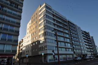 zeer goed onderhouden appartement met frontaal zeezicht in Heist-aan-Zee Geniet elke dag van een adembenemend uitzicht op zee in dit lichtrijke...