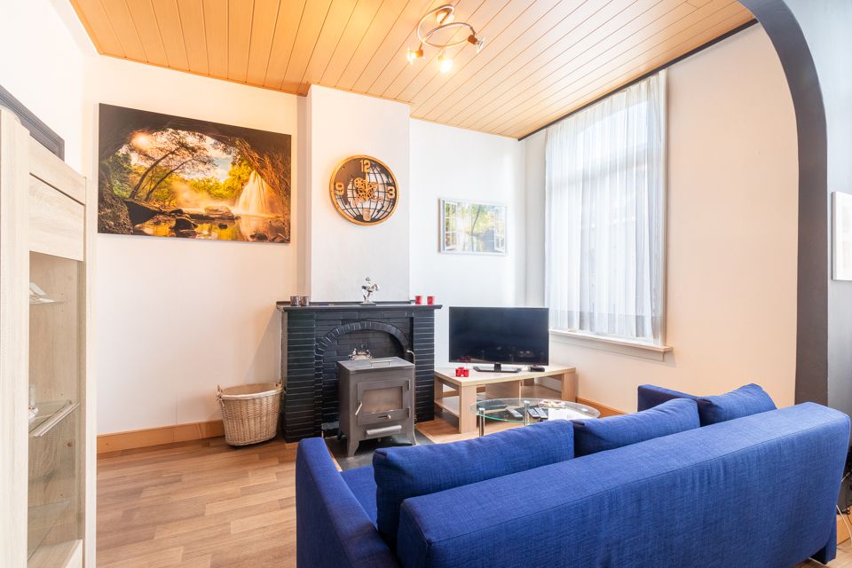 Opbrengsteigendom met ruim magazijn en appartement. - foto 2