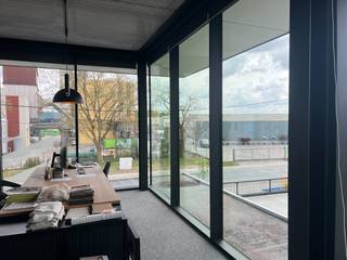 Instapklaar kantoor van ca. 536 m² gelegen op een strategische locatie te Roeselare. De ruimte bevindt zich op de eerste verdieping van een...