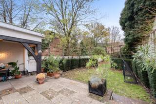 Ontdek deze uitzonderlijk veelzijdige eigendom in hartje Lokeren — dé perfecte combinatie van comfortabel wonen, werken en ondernemen. Deze...