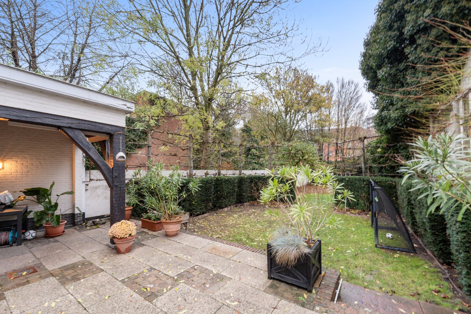 Unieke woning met handelsruimte, kantoor, 6 slpks &amp; 200 m² atelier/magazijn – ideaal voor vrije beroepers - foto 3