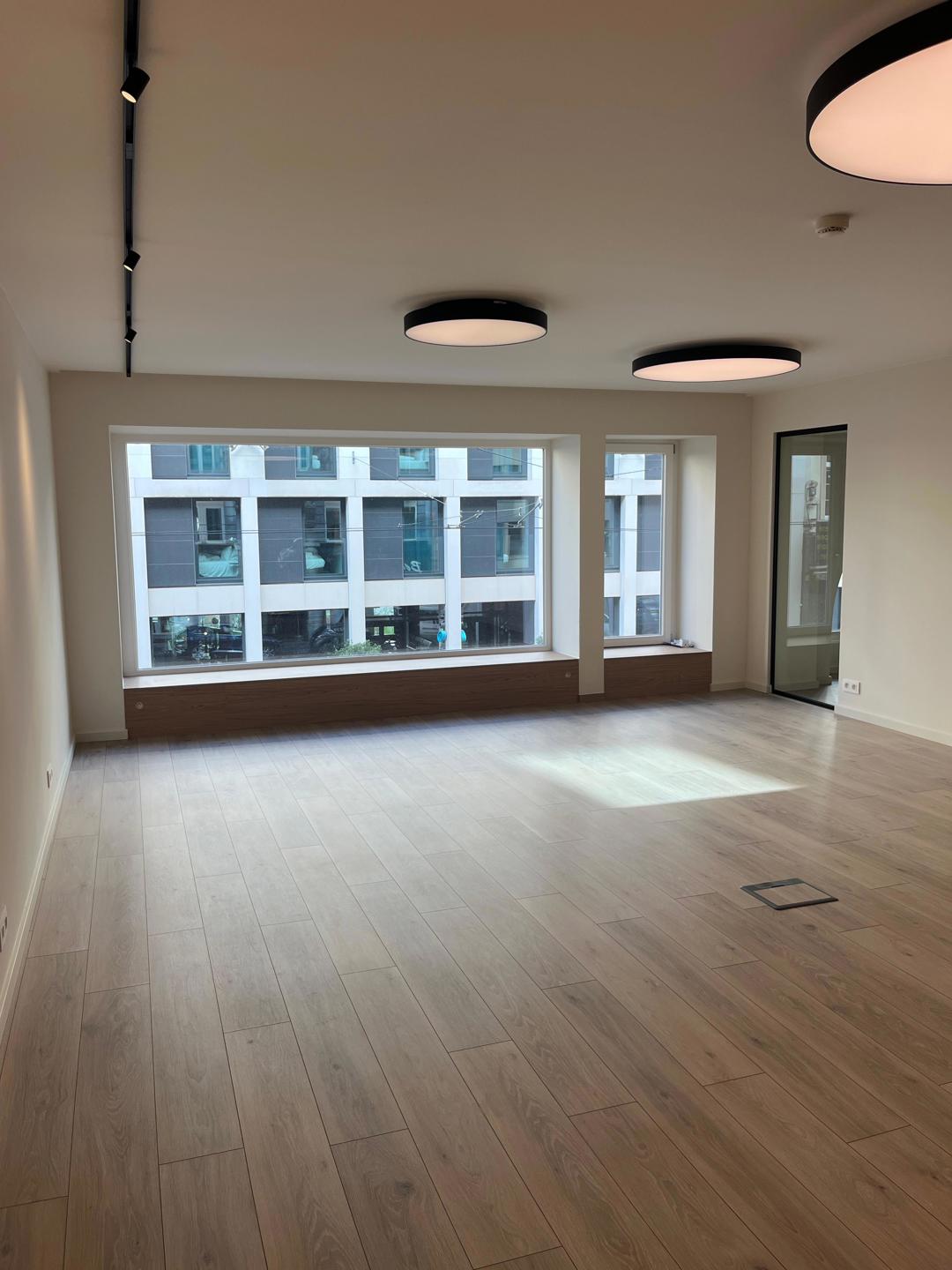 Gerenoveerde kantoorruimte van 130 m² in hartje Brussel - foto 4