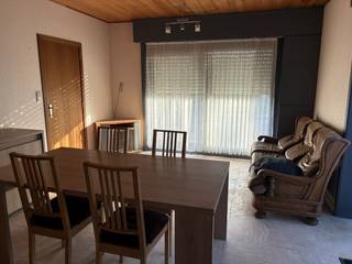 De woning bestaat uit gelijkvloers: leefruimte - ruime keuken - toilet - ruime veranda <br /><br />Verdieping: 2 slaapkamers - badkamer <br />Deze woning beschikt over een ruime veranda en een carport.