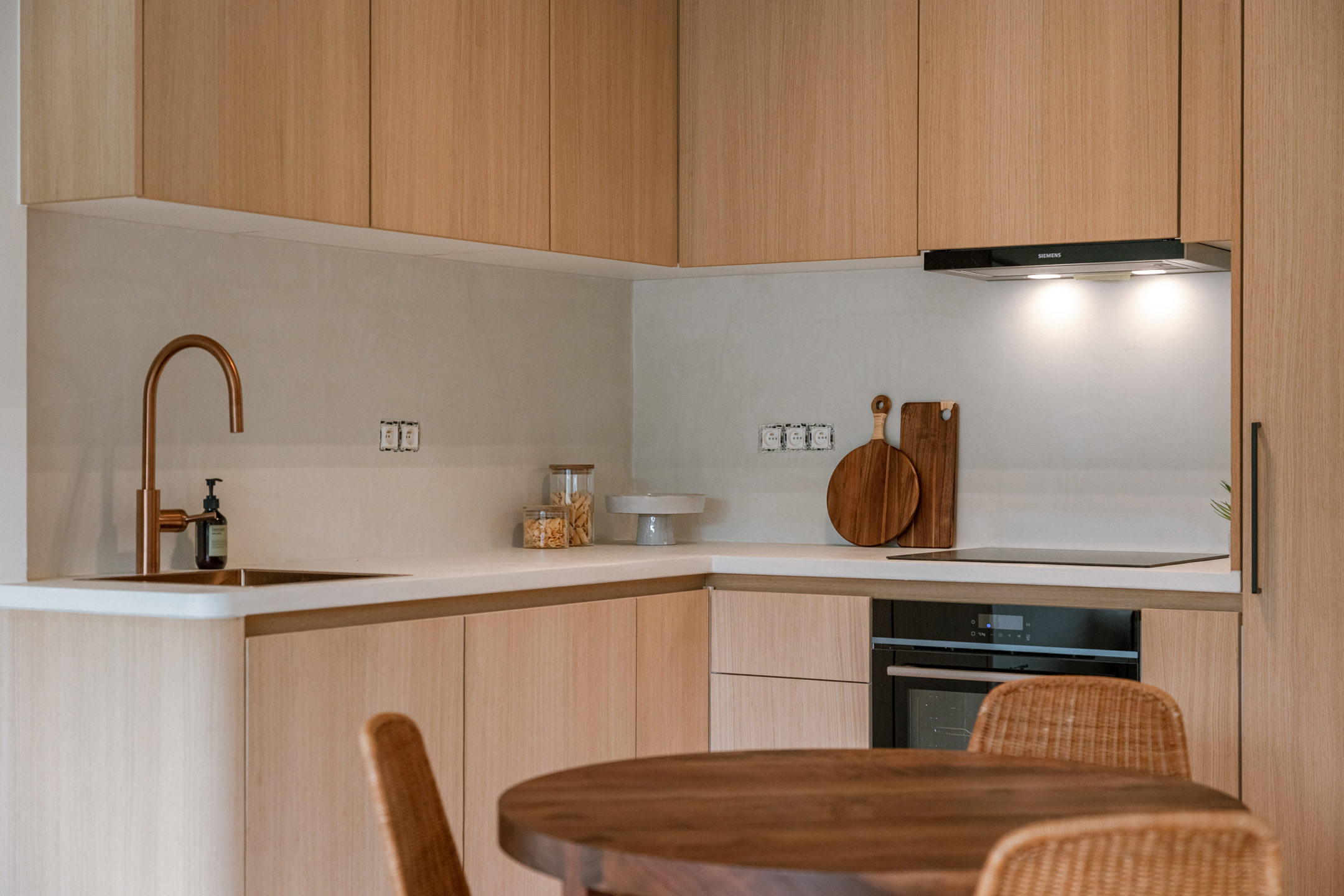 Volledig gerenoveerd 2-slaapkamer appartement met terras. - foto 5
