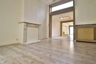 CENTRAAL GELEGEN APPERTEMENT Gelijkvloers appartement nabij het centrum.  Grote ruimtes, veel licht en netjes onderhouden.Een grote leefruimte houdt...