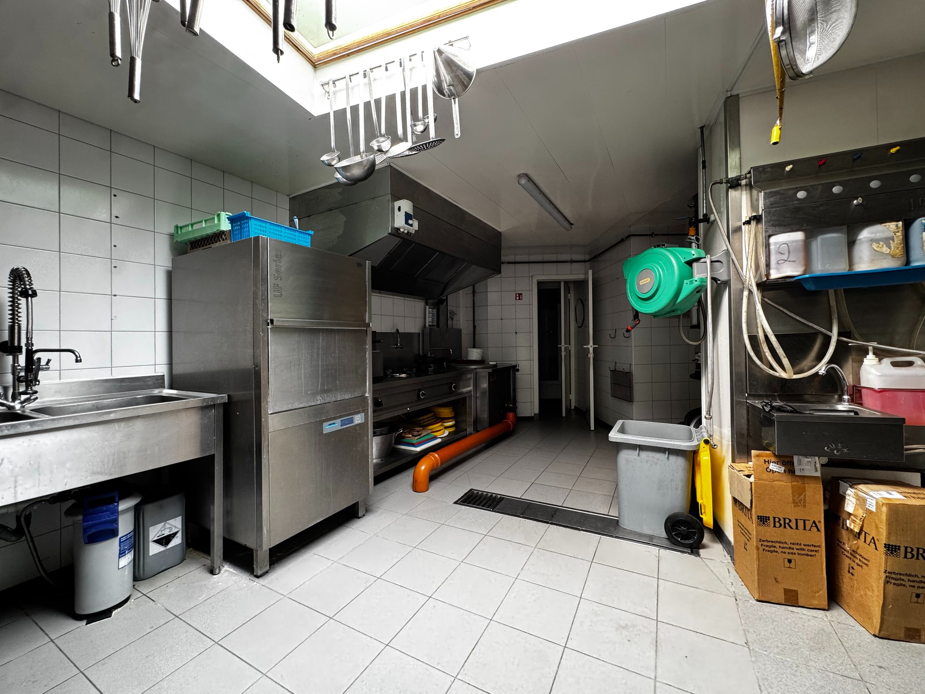 Woning en handelspand (beenhouwerij) + recent 2 slaapkamer appartement - foto 4