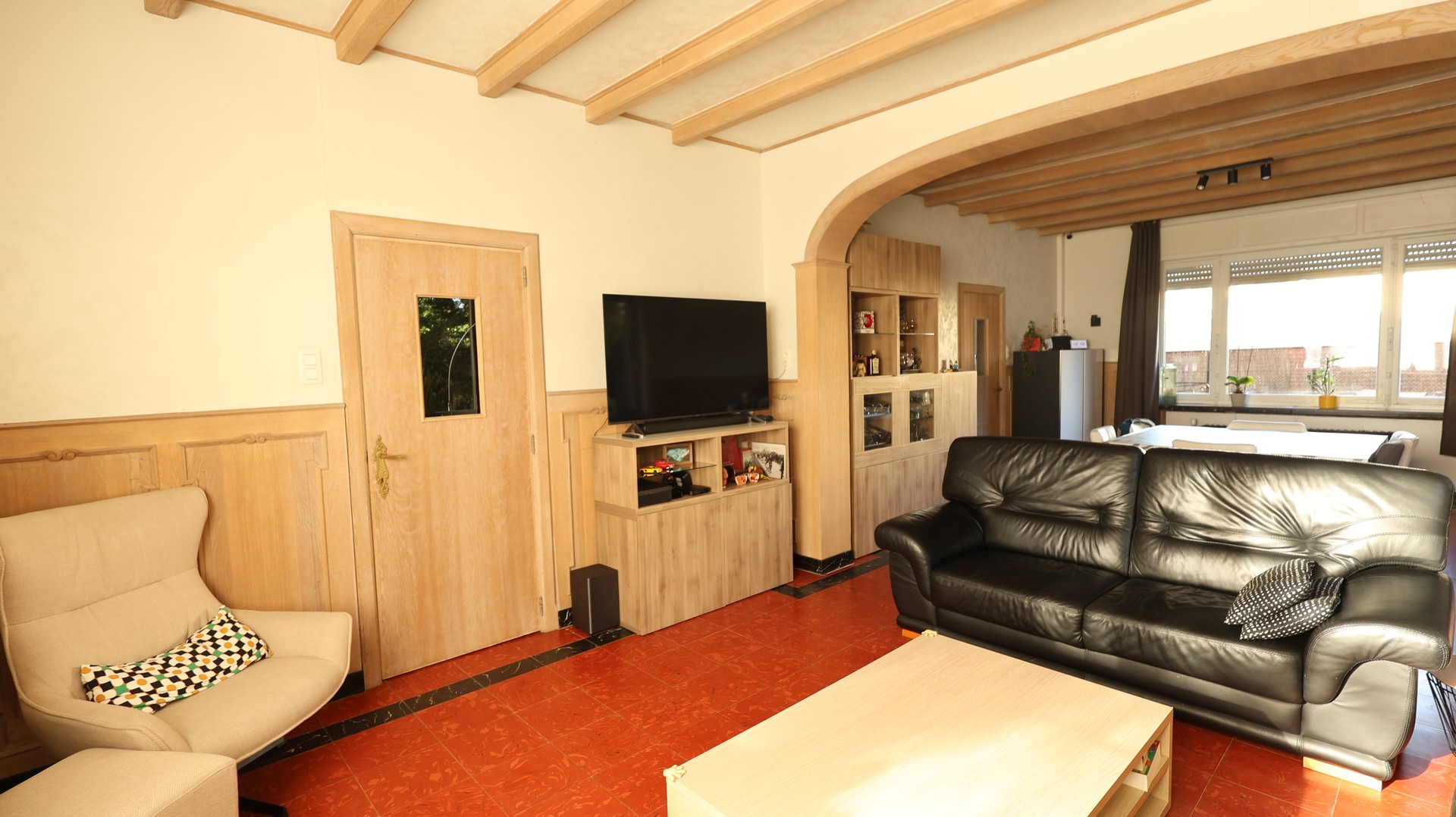 Ruime karaktervolle woning met tuin en dubbele garage - foto 5