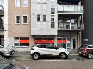 Commerciële ruimte met uitstekende ligging in casco oplevering. Residentie Gezelle is gelegen net binnen de Groene Boulevard van Hasselt,...