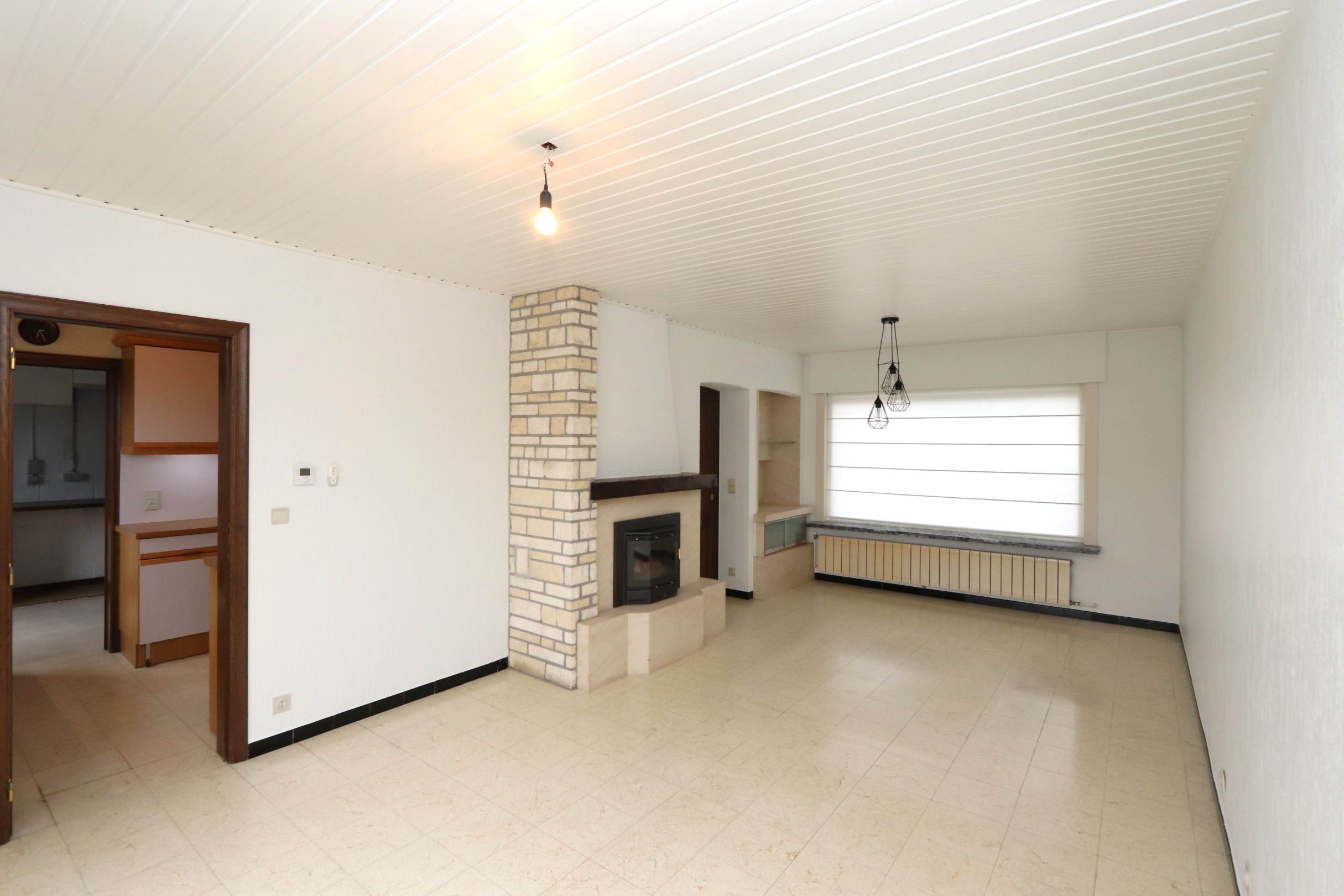 GEZINSWONING MET 4 SLAAPKAMERS EN GARAGE - foto 3