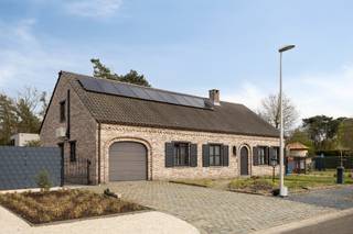 [[ DIT PAND NEEMT DEEL AAN DE ERA OPEN HUIZEN DAG OP 13/6 VAN 11:00 TOT 12:00 ]] Op zoek naar een instapklare woning met veel ruimte én moderne...