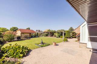 Instapklare, rustig gelegen woning op mooi perceel van 756 m² in een doodlopende straat! Deze zeer goed onderhouden woning is up-to-date...