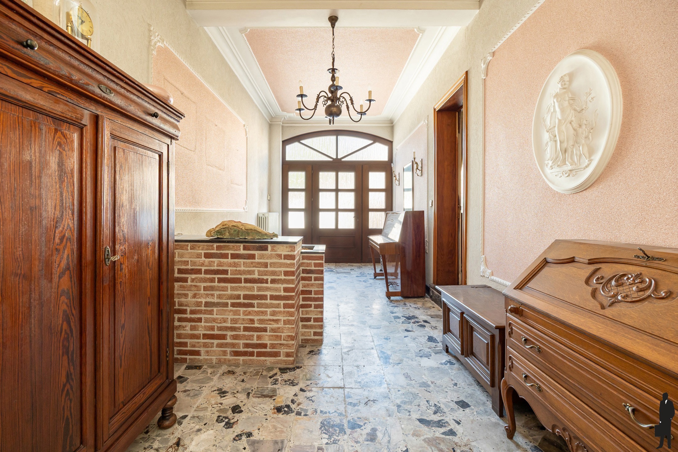 Te renoveren ruime woning met werkplaats - foto 3