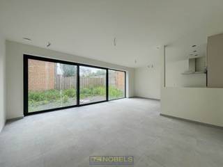 Te huur, gelijkvloers energiezuinig nieuwbouwappartement te Ronse met 2 slaapkamersOntdek dit recent opgeleverde energiezuinig nieuwbouwappartement...