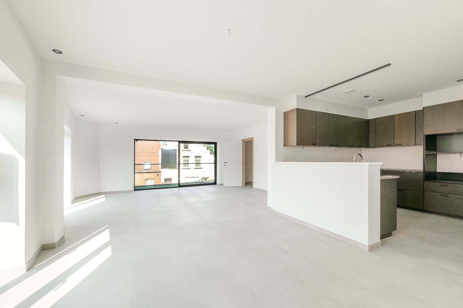 INSTAPKLAAR HOEKAPPARTEMENT (134,80 m²) MET 2 SLPKS EN TERRAS - foto 2