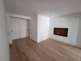 Dit prachtige appartement is gelegen in een gebouw met 3 appartementjes in centrum Lier . Het is volledig gerenoveerd in 2025 en ligt op de...