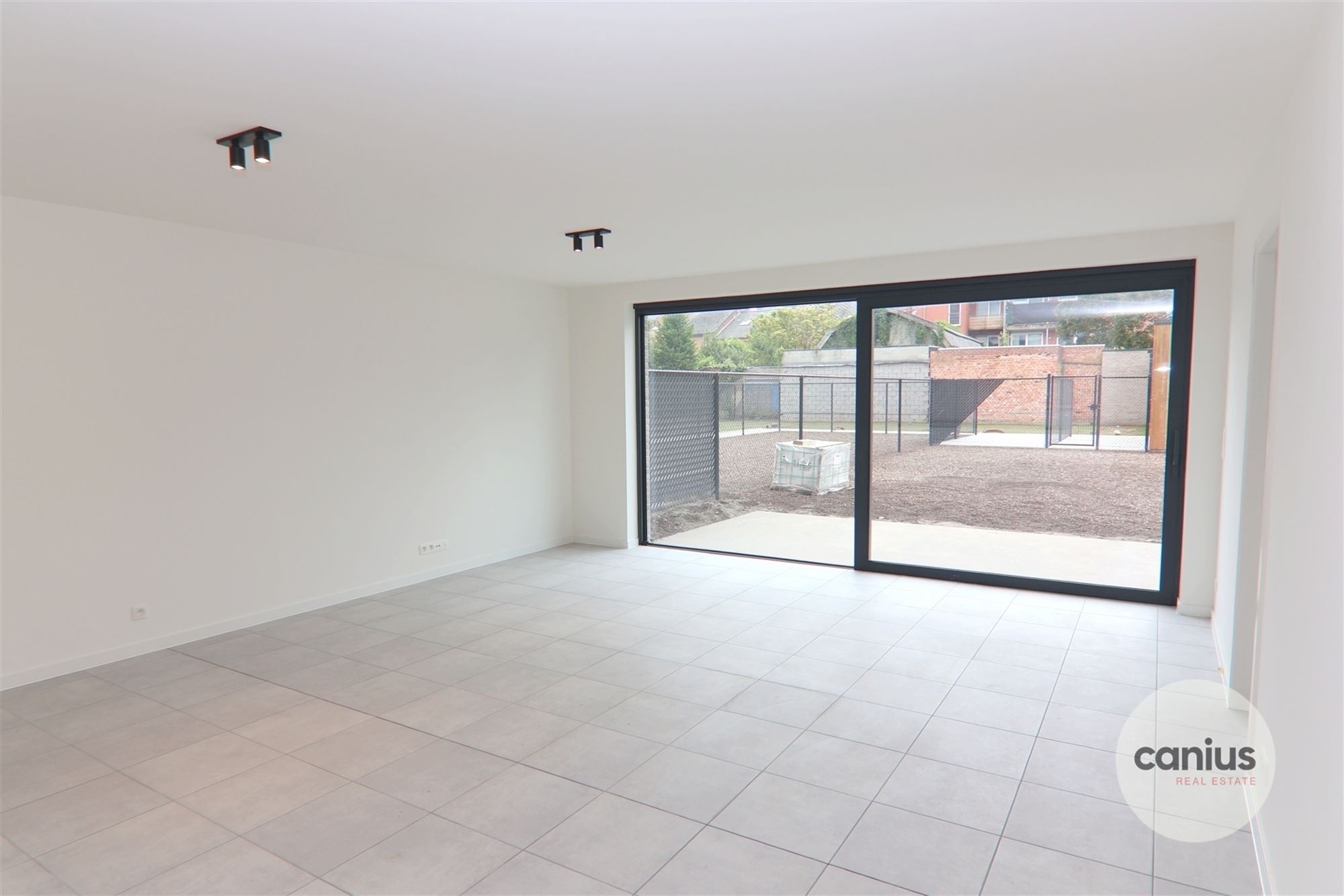 GESCHILDERD NIEUWBOUWAPP. IN HARTJE HASSELT MET 3 SLKS + TERRAS, TUIN &amp; PARKING - foto 5