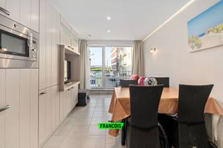 In de Jokstraat in Wenduine, op wandelafstand van het strand, het bos en het centrum, bevindt zich dit charmante tweeslaapkamerappartement.Het...