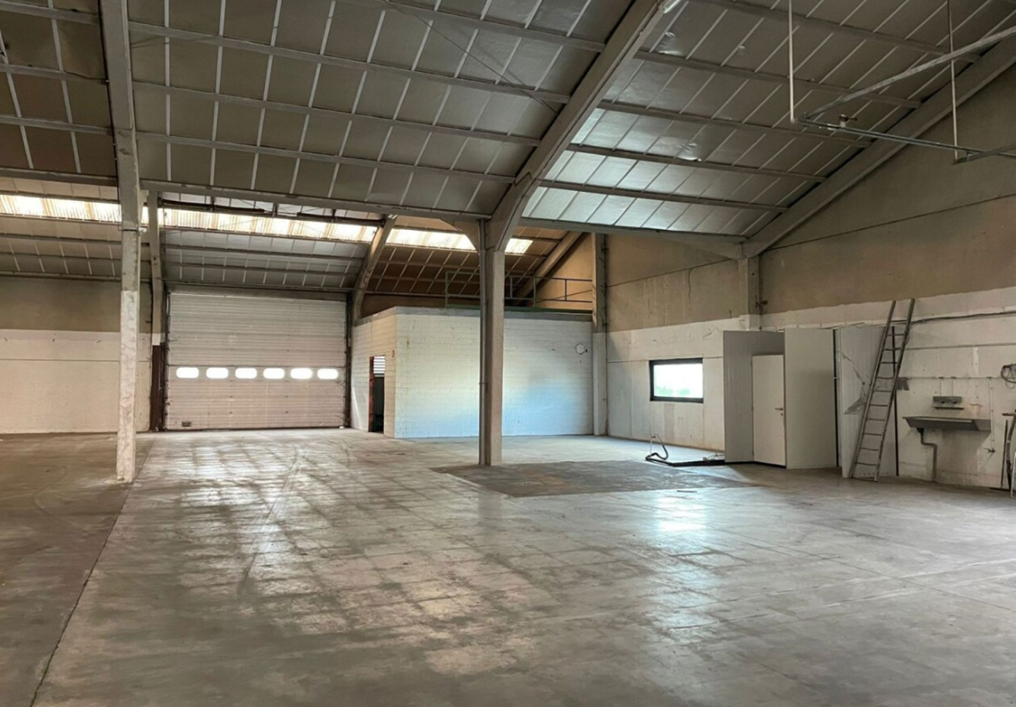 Logistiekte ruimte te huur met een oppervlakte van 1.410m². - foto 5