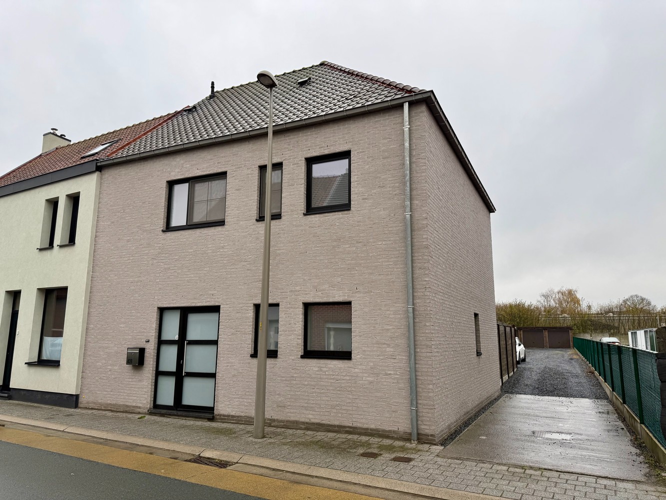 Ruime, energiezuinige woning met 3 slaapkamers! - foto 1