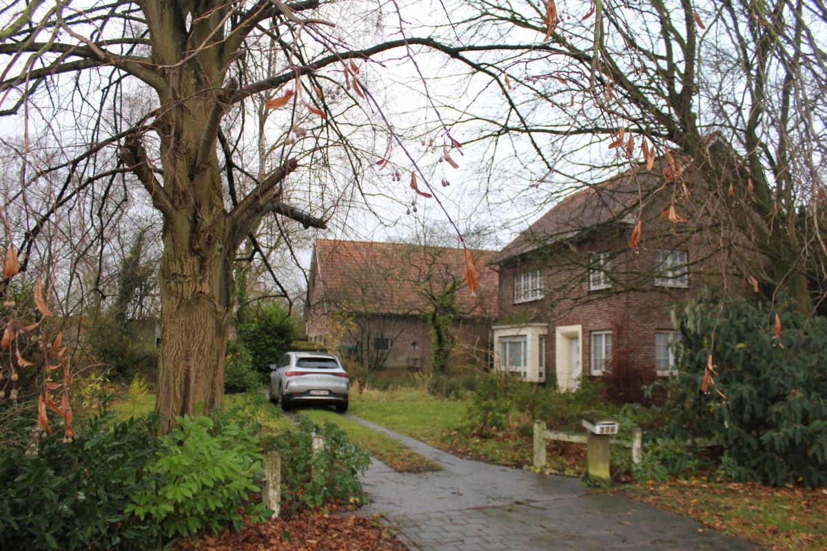 Hoeve gelegen aan de rand van stad Aalst met open ruimte - foto 1
