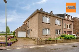  Rare opportunity on the market, small apartment building comprising 2 recognized apartments and 1 garage. Suitable for an investor, a large family...