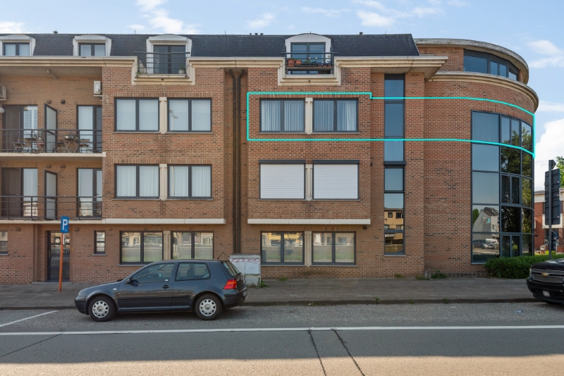 Ruim en lichtrijk APP (165m²) op 2eV met 3 SLK, terras en mogelijk 2 autostaanplaatsen - foto 1