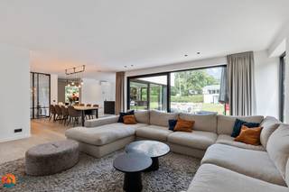 Op een unieke, groene locatie in Keerbergen vind je deze prachtige en tijdloze villa, gelegen op een mooi perceel van 2033 m². Deze...