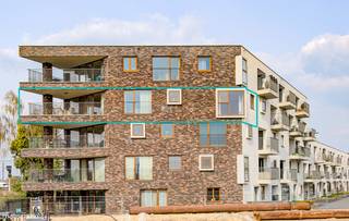 LUXUEUS AFGEWERKT APPARTEMENT MET 2 SLAAPKAMERS EN ZUIDGERICHT TERRAS VLAKBIJ HET CENTRUM VAN BILZEN (+ optioneel 3 autostaanplaatsen)*** Bekijkt U...