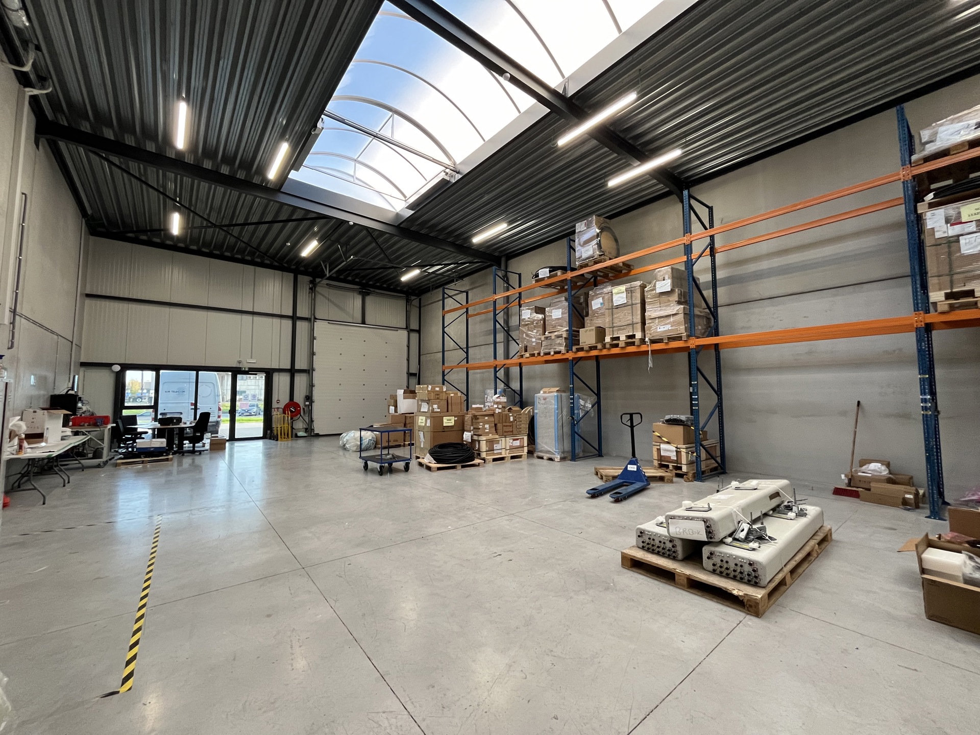 Commercial for rent in Boom - photo 3