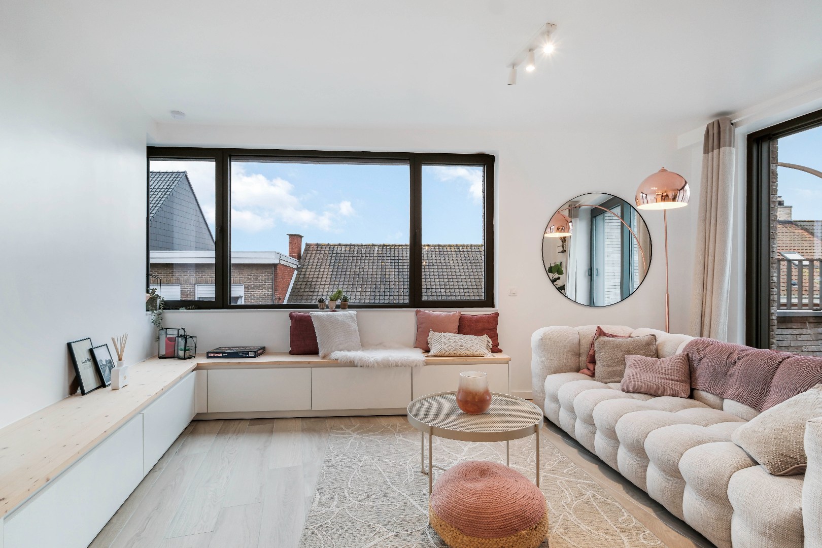 Ready-to-move-in apartment with 2 bedrooms and parking space in the center of Ypres. - photo 5