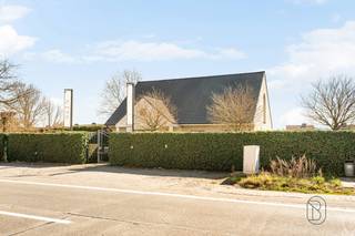 Te koop: commercieel gelegen mooi ingericht handelspand met voorliggende parking, voorzien van zonnepanelen. Op een gunstige commerciële ligging...