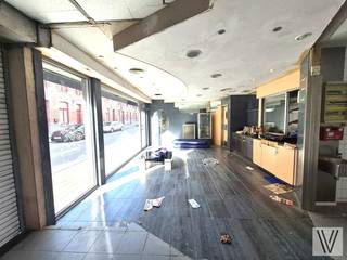 Deze te renoveren woning met atelier op circa 400 m² grond, is klaar om omgetoverd te worden tot een droomhuis dat helemaal bij jou past.Met...