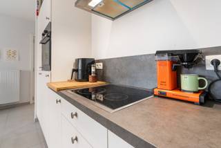 Dit moderne instapklare appartement (bouwjaar 2020 - APP. 2.04 / BUS 0201) is gelegen in hartje Lokeren.Hierbij de grote troeven:🌳 Ruim terras met...