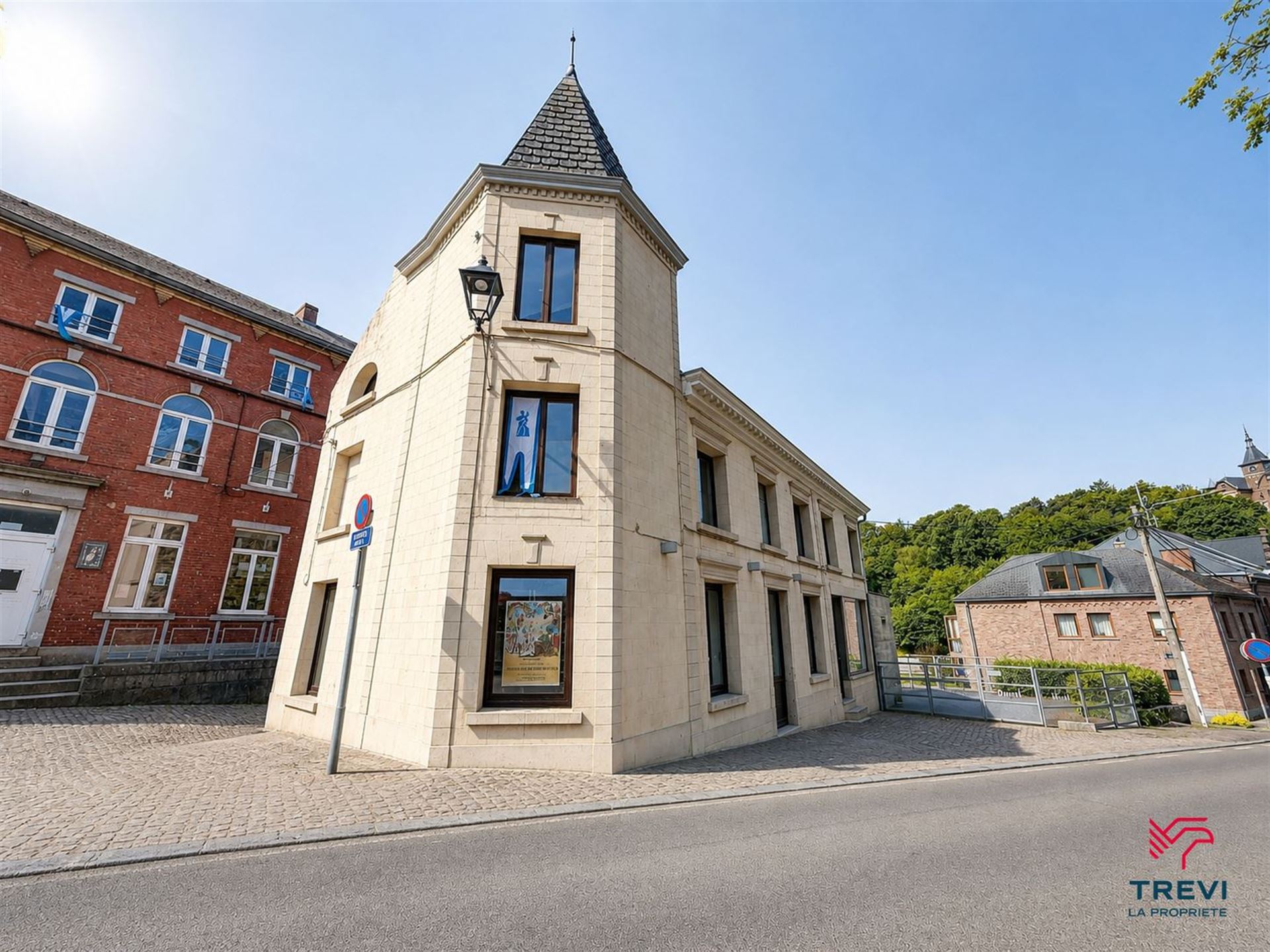 Commercieel te koop in Thuin