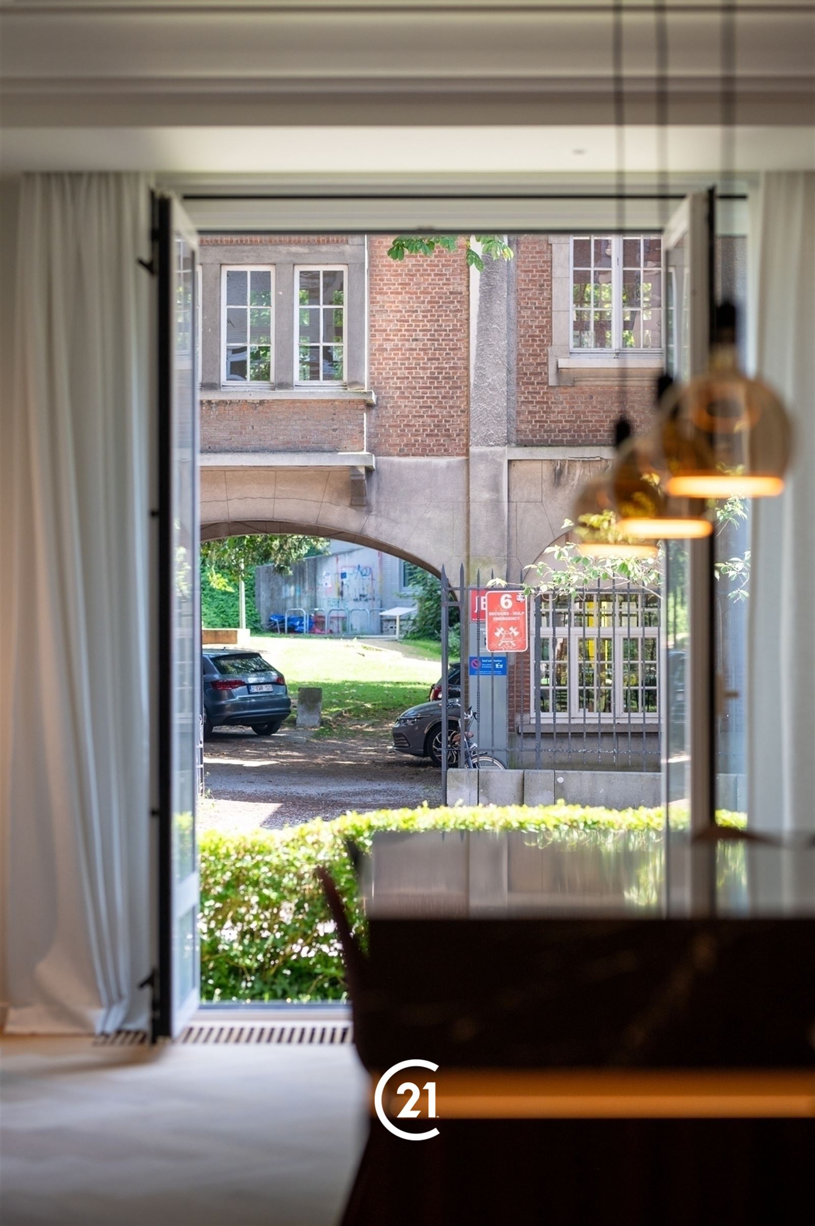 CAMBRE – Uitzonderlijk luxueus gelijkvloersappartement met tuin tegenover Ter Kamerenbos

  - foto 4