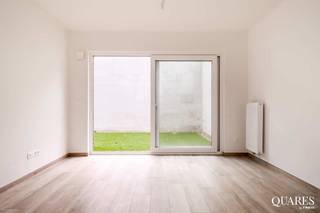 <p><span>Quares - TREVI Groep presenteert :<br />Nieuwbouwproject met stijlvolle appartementen en terrassen te huur Golfstraat, Wilrijk.</span></p>
<p><span>Welkom in jouw toekomstige thuis in het hart van Wilrijk! Dit gloednieuwe project biedt moderne, compacte appartementen met een strakke afwerking en een heerlijk terras om van te genieten. Perfect voor starters, jongprofessionelen of wie op zoek is naar een comfortabel, energiezuinig huurappartement. Moderne architectuur en hoogwaardige materialen zorgen voor een frisse, hedendaagse uitstraling. Slim ontworpen appartementen met open leefruimtes, een volledig uitgeruste keuken, en een stijlvolle badkamer. Elk appartement beschikt over een eigen terras jouw plek om te ontspannen met zicht op de rustige omgeving. </span></p>
<p><span>Dit nieuwbouwproject ligt in de charmante Golfstraat, een rustige buurt met alle voorzieningen binnen handbereik. Supermarkten, gezellige parken, sportfaciliteiten en openbaar vervoer liggen op wandelafstand. Bovendien ben je in een mum van tijd in Antwerpen-centrum of op de belangrijkste snelwegen.<br /><br />Het appartement is beschikbaar vanaf 1/06/2026<br />Provisies €55/maand </span></p>