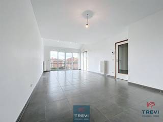 Loué ! Situé au 3ème étage avec ascenseur d'une résidence récente à deux pas du centre. Lumineux appartement 2 chambres avec magnifique...