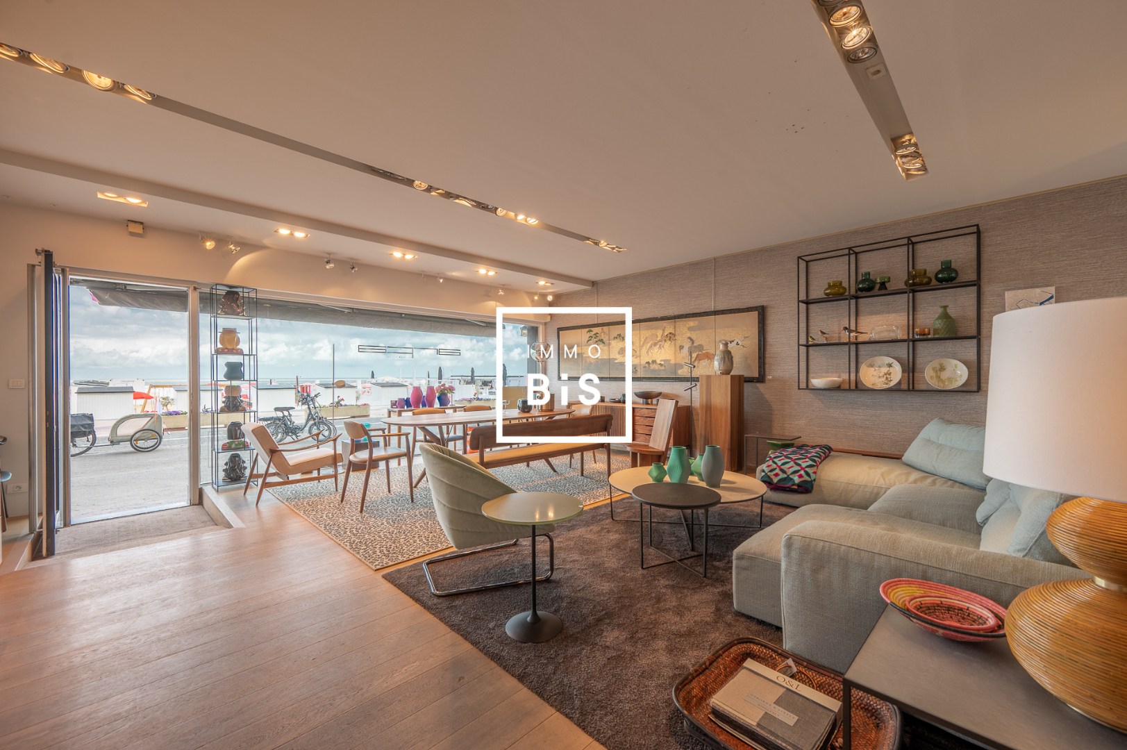 Spacieux rez-de-chaussée commercial sur la digue au Zoute avec large vitrine - photo 4