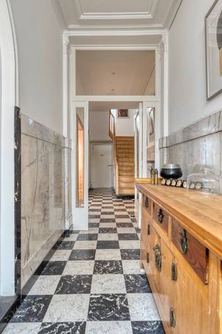 [[ DIT PAND NEEMT DEEL AAN DE ERA OPEN HUIZEN DAG OP 6/12 VAN 13:00 TOT 14:00 ]] Ruime herenwoning in centrum Lier.Je betreedt de woning via de ruime...