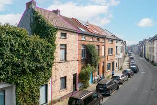 Gelegen aan de rand van Gent in een rustige autoluwe straat, bevindt zich deze te renoveren woning, in de onmiddellijke nabijheid van het...