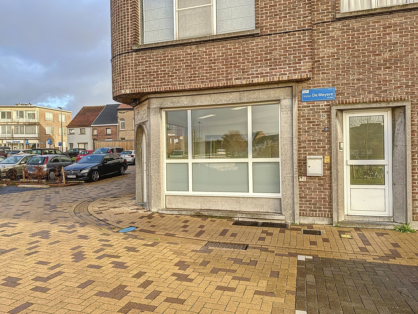 Commercieel gelegen hoekpand - foto 3